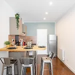 Renovated 3bed 2bath * リール